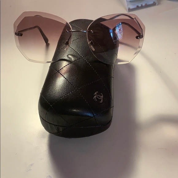 Chanel lightly used sunglasses - Picture 3 of 5